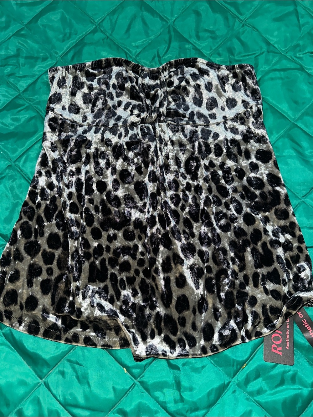 ROMWE Black and Gray Leopard Print Velvet strapless
